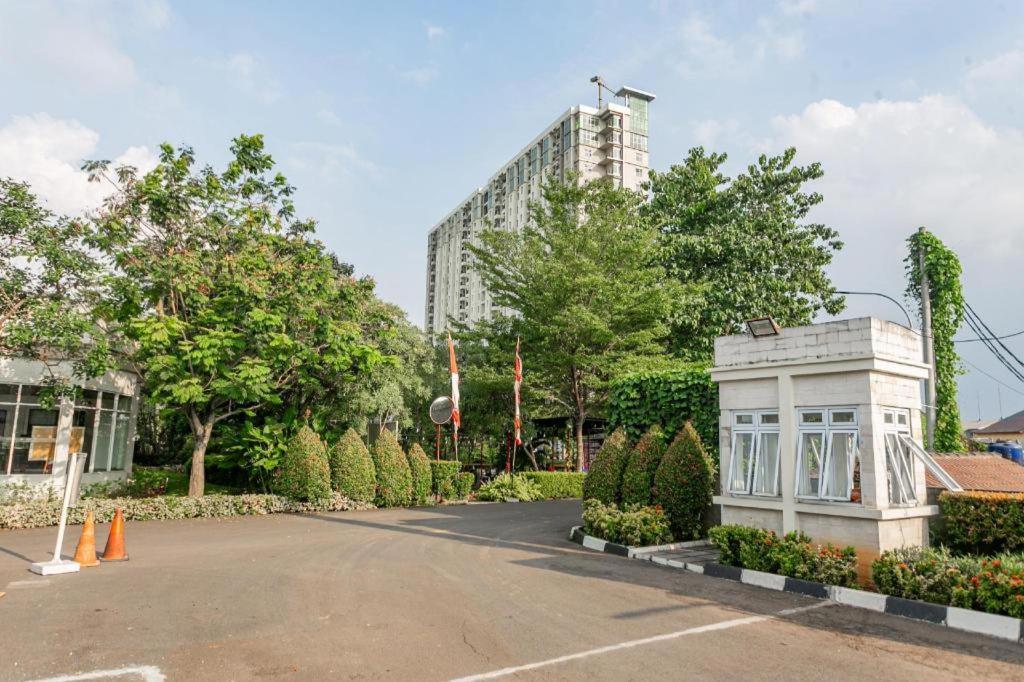 Oyo 94010 Victoria Square Hotel Tangerang Exterior photo